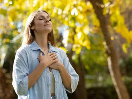 Uranüs 7. Evde Yengeç Burcunda: İlişkilerde Duygusal Devrim ve Özgürlük Arayışı